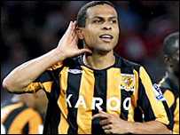 Geovanni ăn mừng bàn thắng