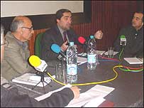 شرکت کنندگان موارد مختلف قانون اساسی را مورد بررسی قرار دادند