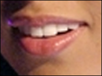 लिप्स्टिक की मुस्कुराहट