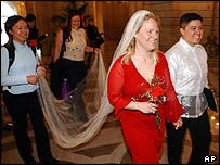 ہم جِنس پرست جوڑے کی شادی 