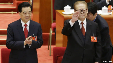 胡锦涛与江泽民在十八大主席团（08/11/2012）