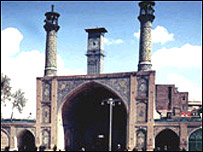 با پيروزی انقلاب، مسجدها و مراکز مذهبی به سرعت به محل استقرار کميته های انقلابی مبدل شدند 