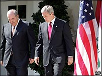 O primeiro-ministro do Iraque, Ayad Allawi, e o presidente dos Estados Unidos, George W. Bush