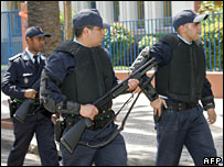 Policiais patrulham área onde o ocorreu o ataque