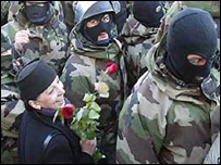 Forças de segurança não impedem avanço de manifestantes