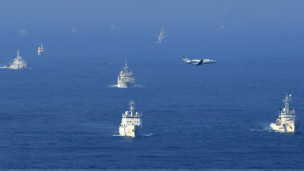 日本巡逻舰（右二）