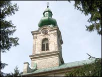 Українська греко-католицька церква зі слідами обстрілу