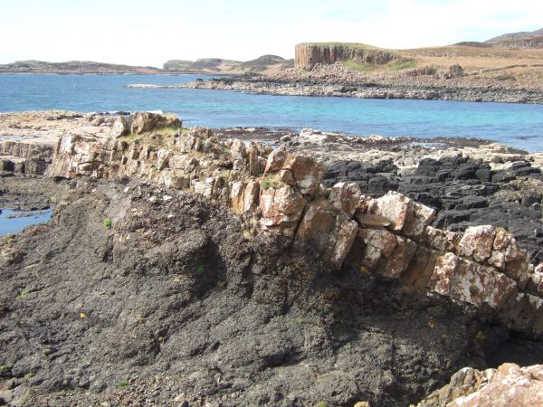A sill running across the shore