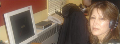  سيما شادان ارايه کننده برنامه جمعه ها با شنونده ها