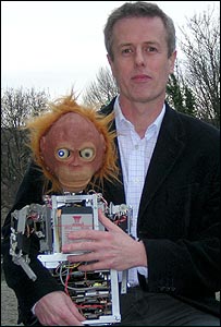 O robô Lucy e seu criador, Steve Grand