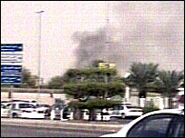 Cidde'deki ABD konsolosluğundan duman yükseliyor