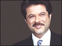 Proud father Anil Kapoor helps daughter