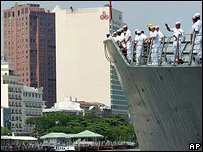 Tài hải quân Mỹ Vandegrift đến thăm Việt Nam 2004