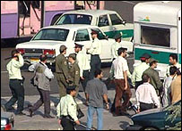 پليس در خيابان انقلاب (عکس از ايلنا)