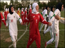 نمایی از فیلم "فوتبال با حجاب" به کارگردانی دیوید اسمن و آیت نجفی