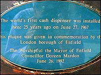 恩费尔德镇第一部自动提款机纪念牌