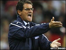 Capello bảo vệ việc đưa Gerrard vào đá hỗ trợ cho tiền đạo Defoe