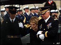 Nancy Reagan durante o funeral de Ronald Reagan, nesta sexta-feira