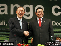 O secretário-geral da ONU, Ban Ki-moon, e o presidente da Indonésia, Susilo Bambang Yudhoyono, na abertura da fase ministerial da reunião da ONU em Bali