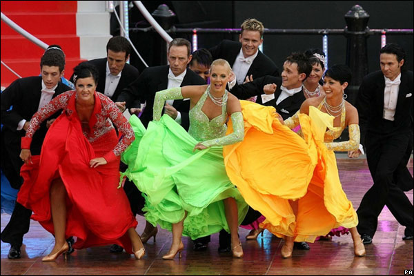 在特拉法加广场起舞