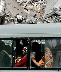 Các gia đình Lebanon đi lánh nạn