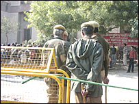 सीपीएम दफ़्तर के सामने सुरक्षा