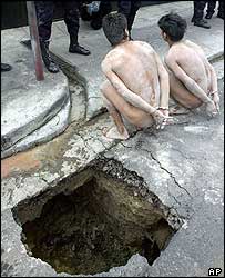 "Ladrões" pelados de El Salvador