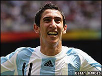 Di Maria comemora gol do título argentino em Pequim