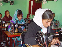 زنان افغان مشغول کار