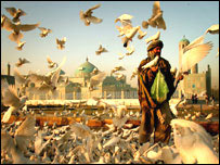 زيارتگاه منسوب به حضرت علی در مزار شريف