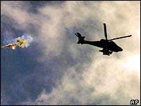 Helicóptero israelense em ação na Faixa de Gaza