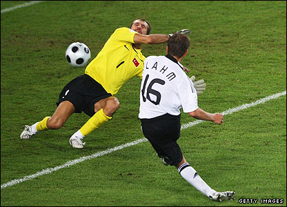 Bàn thắng quyết định của Lahm