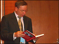 GSTS Mazyrin trình bày tham luận tại hội thảo