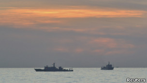 在黄岩岛海域的中国官方船艇（资料图片）