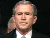George Bush při slavnostním ceremoniálu