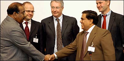Delegates meeting at the castle (photo Sudath Silva)