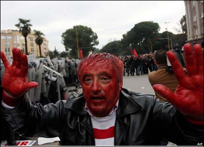  Shqipëria ndodhet në një ngërç politik që kur opozita kundërshtoi rezultatin e zgjedhjeve të vitit 2009.