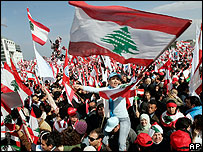 جمع زیادی از مردم لبنان روز چهارشنبه در مراسم دومین سالگرد ترور رفیق حریری شرکت کردند