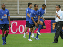 Robinho, Juninho, Cafu, Gilberto Silva e o técnico Parreira
