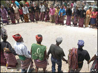 Timorenses participam de cerimônia tradicional no país