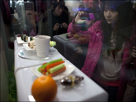 تبلغ مساحة المعرض الذي يحوي مختلف انواع الابداعات 20 الف متر مربع