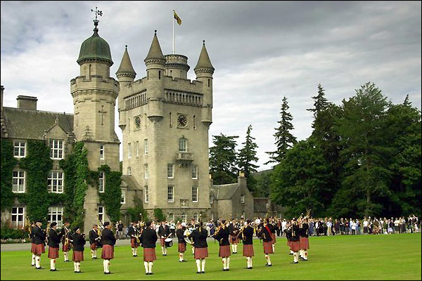 英女王苏格兰行宫