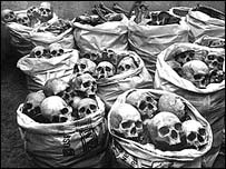 गैस पीड़ितों की यह खोपड़ी शोध के लिए रखी गई है