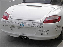 Porsche com anúncio de emprego (Foto: Andrew Blair)