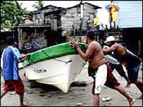 तूफ़ान प्रभावित लोग