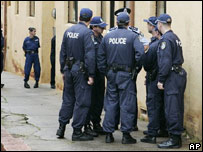 Policiais durante operação anti-terror em Sydney