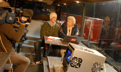 Glyn helps Di with scripts