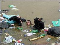 Água da chuva levou barracas