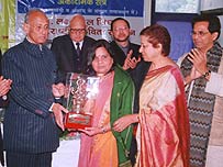 लक्ष्मीमल सिंघवा और शैल अग्रवाल