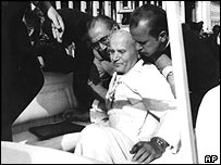 Papeže postřelil 13. května 1981 turecký útočník Ali Agca